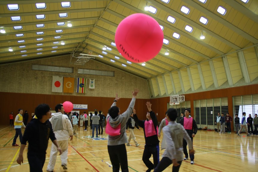 乗船者全員でキンボール